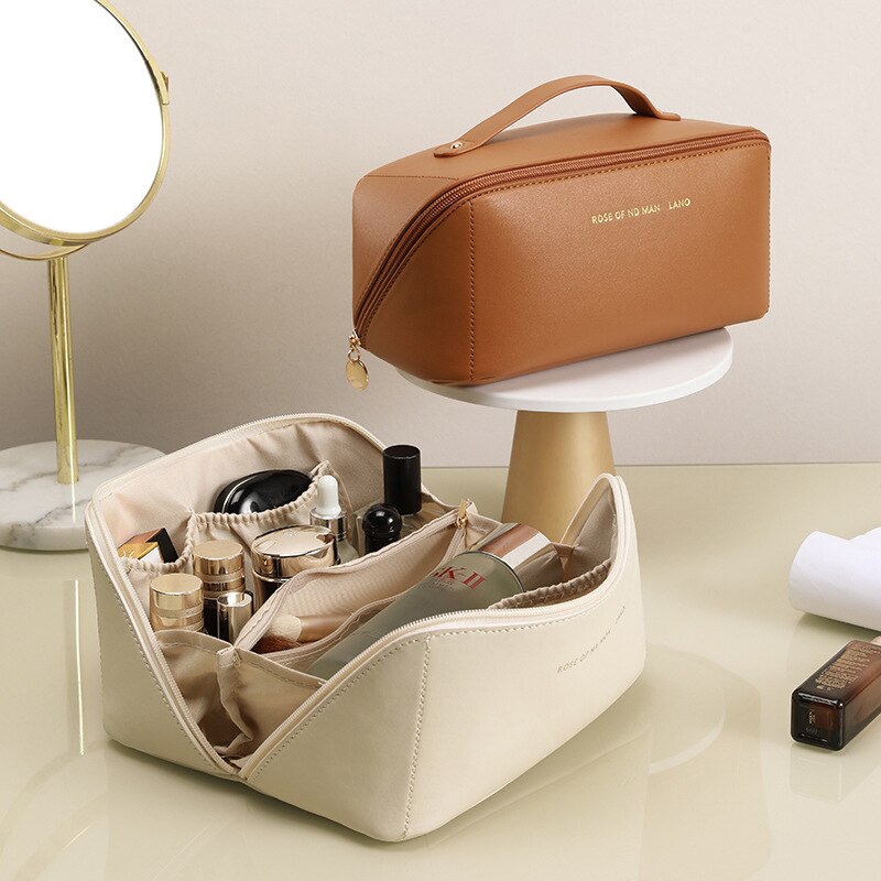 MAKEUP TRAVEL BAG - 50% OFF 🔥